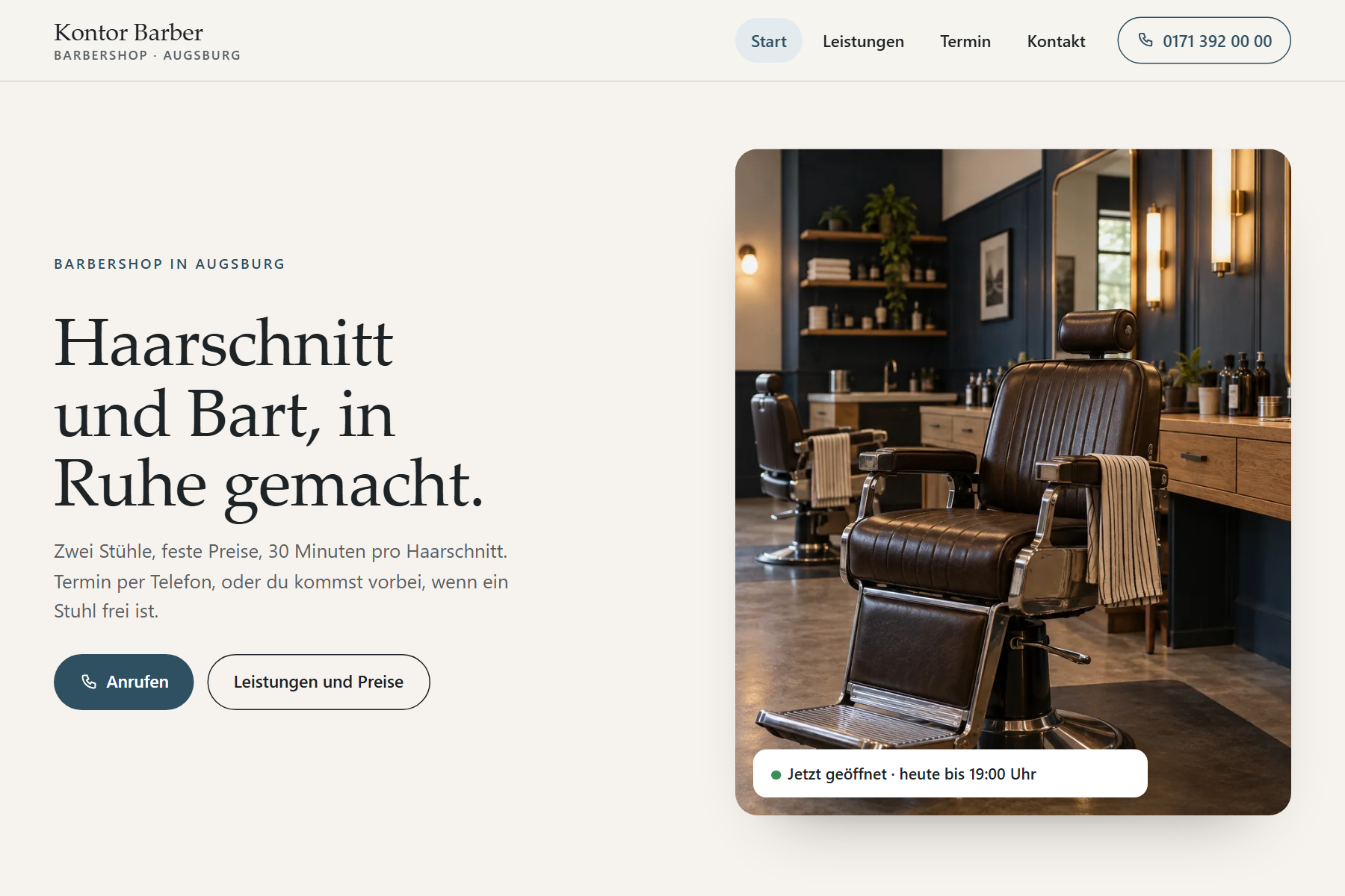 Fiktive Demo-Website für einen Barbershop: helle Startseite mit Foto eines Barberstuhls und Telefonnummer rechts im Header